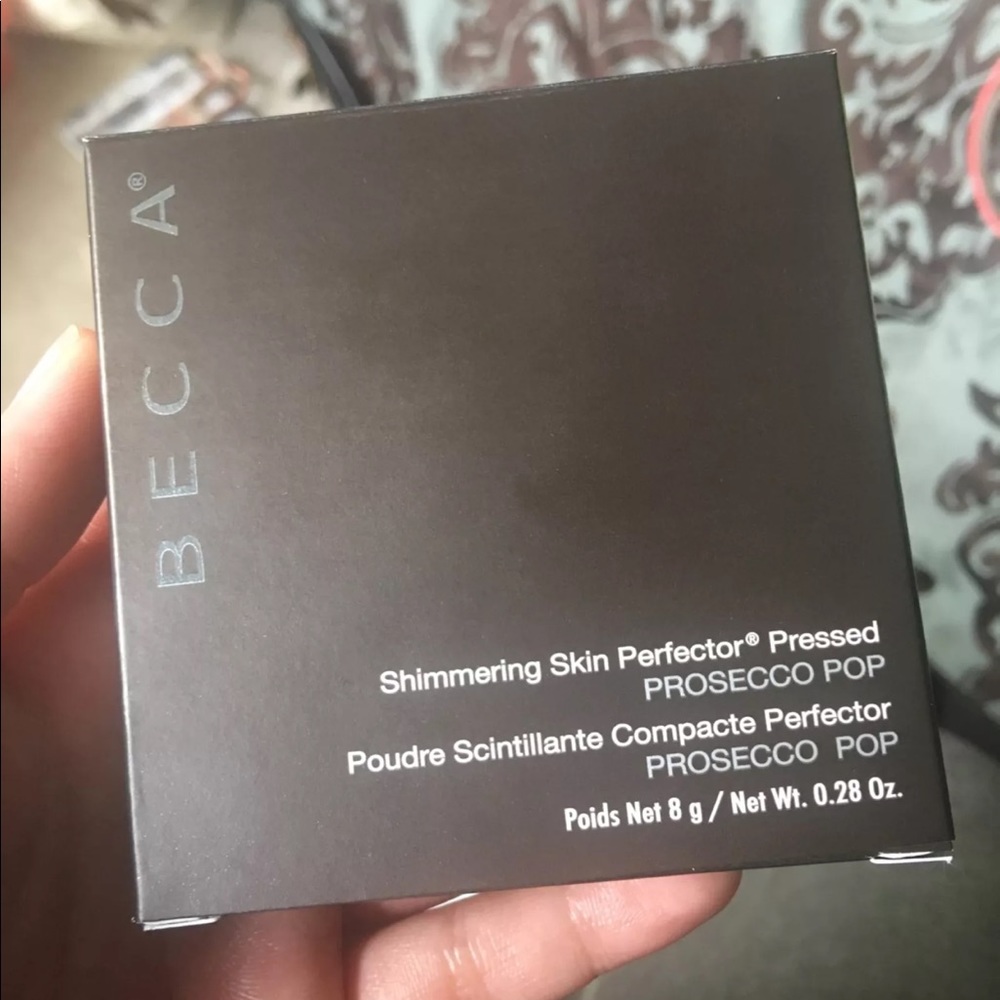 SOLD ON Ⓜ️ BNIB Becca highlighter in prosecco Pop